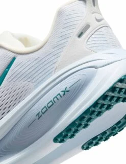 Nike Vomero 18 Running Shoes - Summit White/Blue Tint/Geode Teal -The Sports Edit Store nike vomero 18 running shoes white blue teal hm6804 103 9