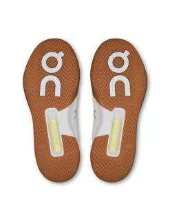 On Running The Roger Advantage Pro - Ivory/Pink -The Sports Edit Store on running shoes womens the roger advantage pro ivory pink 3wf10182923 3