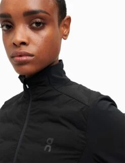 On Running Climate Jacket - Black -The Sports Edit Store on running w climate jacket black 264 00708 4