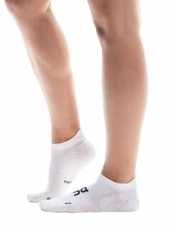 On Running Core Run Sock Low 2P Performance Socks - White (2 Pairs) -The Sports Edit Store on running w core run sock low 2p white 2uf10080069 3