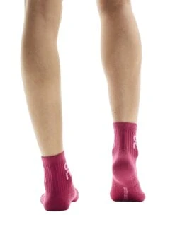 On Running Logo Sock Mid 3-Pack - Orchid/Comet -The Sports Edit Store on running w logo sock mid 3p orchid comet 2uf10523891 4