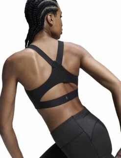 On Running Performance Bra Lumos - Black -The Sports Edit Store on running w performance bra lumos black 1we30310553 5