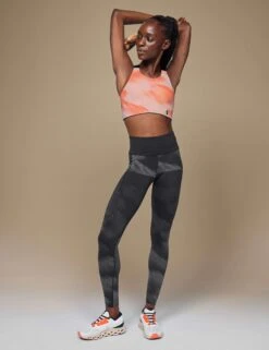 On Running Performance Winter Tights Lumos - Black 8 On Running Performance Winter Tights Lumos - Black -The Sports Edit Store on running w performance winter tights lumos black 5