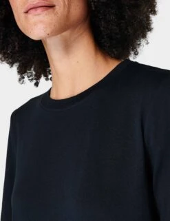 Sweaty Betty Essential Crew Neck T-Shirt - Black -The Sports Edit Store sweaty betty essential crew neck t shirt black sb9687 4