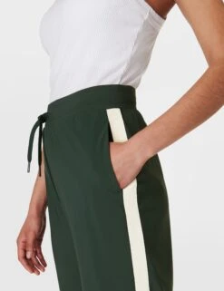 Sweaty Betty Explorer Side Stripe Trouser - Trek Green 11 Sweaty Betty Explorer Side Stripe Trouser - Trek Green -The Sports Edit Store sweaty betty explorer side stripe trouser trek green sb9785r 5