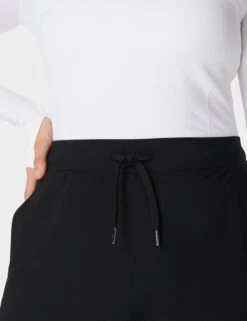 Sweaty Betty Explorer Trousers 25" - Black 10 Sweaty Betty Explorer Trousers 25" - Black -The Sports Edit Store sweaty betty explorer trousers 25in black sb5376a 4