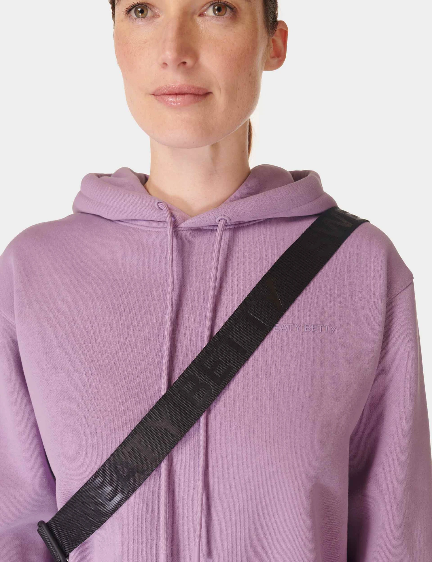 Sweaty Betty Motion Sling Bag in Black - Versatile Crossbody 7 Sweaty Betty Motion Sling Bag in Black - Versatile Crossbody - Image 5