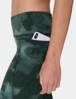 Sweaty Betty Power 7/8 Gym Leggings - Green Terrain Camo Print -The Sports Edit Store sweaty betty power 7 8 gym leggings green terrain camo print sb5400a78 5