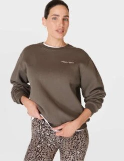 Sweaty Betty Powerhouse Sweatshirt - Dark Timber Brown -The Sports Edit Store sweaty betty powerhouse sweatshirt dark timber brown sb9825 4