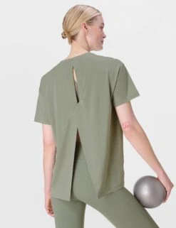 Sweaty Betty Soft Flow Studio Wrap Back T-Shirt - Willow Green 11 Sweaty Betty Soft Flow Studio Wrap Back T-Shirt - Willow Green -The Sports Edit Store sweaty betty soft flow studio wrap back t shirt willow green sb10040 5