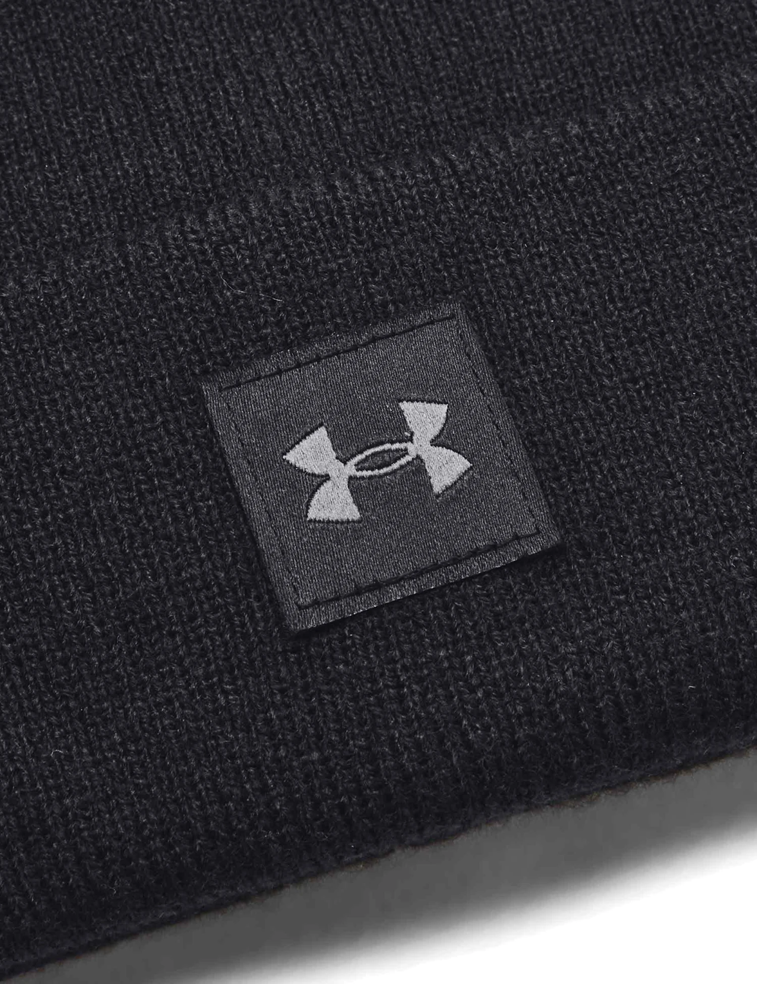 Under Armour Halftime Cuff Beanie - Black/Castlerock 4 Under Armour Halftime Cuff Beanie - Black/Castlerock - Image 2