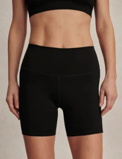 Varley The Freesoft Shorts Set - Black 12 Varley The Freesoft Shorts Set - Black -The Sports Edit Store varley freesoft hw short 5in black var03144 1