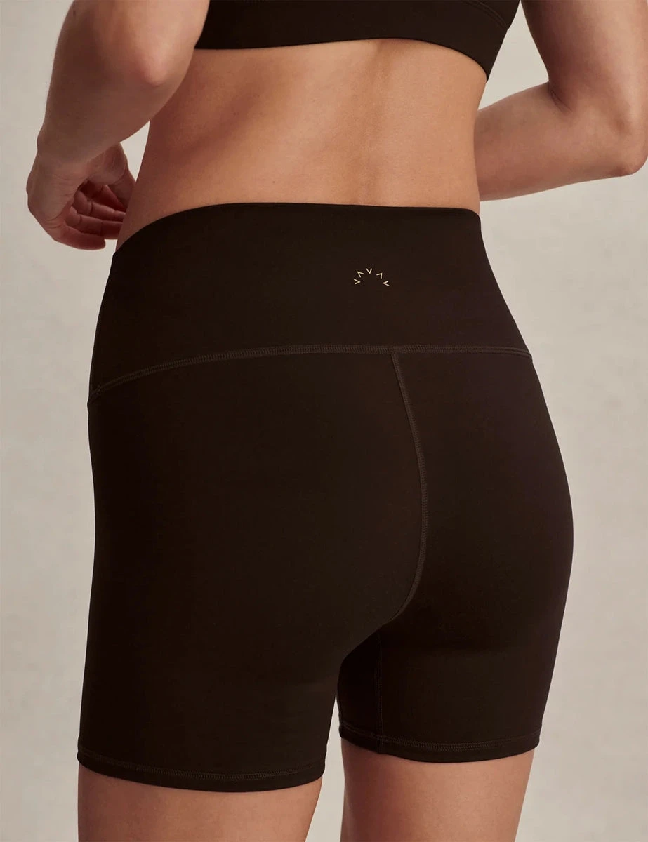 Varley FreeSoft High Waisted Short 5" - Coffee Bean 4 Varley FreeSoft High Waisted Short 5" - Coffee Bean - Image 2