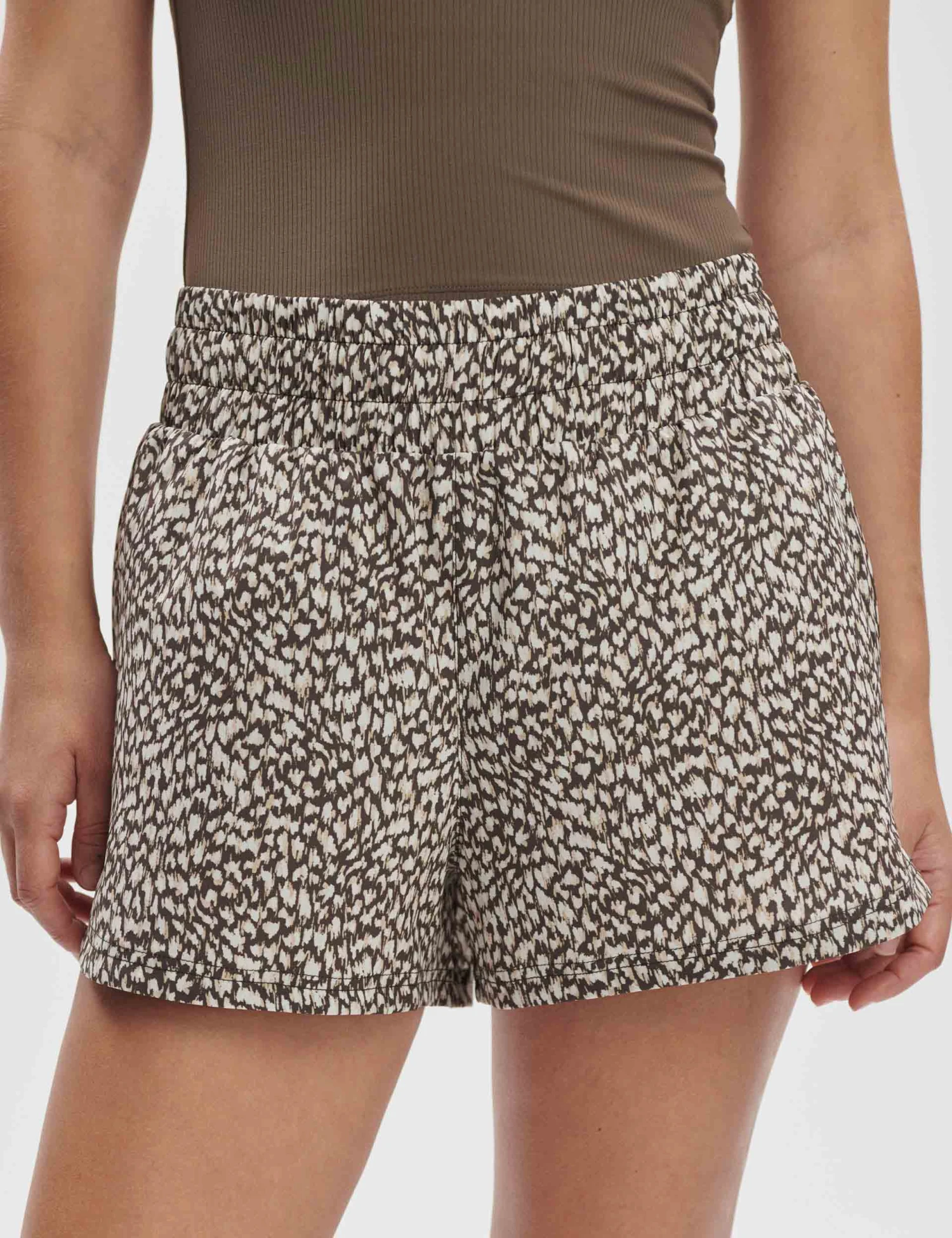 Varley Kallin Running Short 3" - Mottled Feather 4 Varley Kallin Running Short 3" - Mottled Feather - Image 2