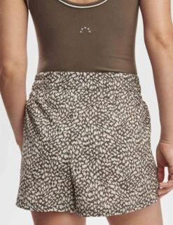 Varley Kallin Running Short 3" - Mottled Feather 13 Varley Kallin Running Short 3" - Mottled Feather -The Sports Edit Store varley kallin running short 3in mottled feather var01552 7