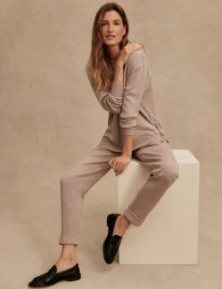 Varley The Rolled Cuff Pant 25" - Taupe Marl 7 Varley The Rolled Cuff Pant 25" - Taupe Marl -The Sports Edit Store varley the rolled cuff pant 25in taupe marl var01922 3