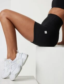 Vuori AllTheFeels Short - Black -The Sports Edit Store vuori allthefeels short black vw3052blk 4