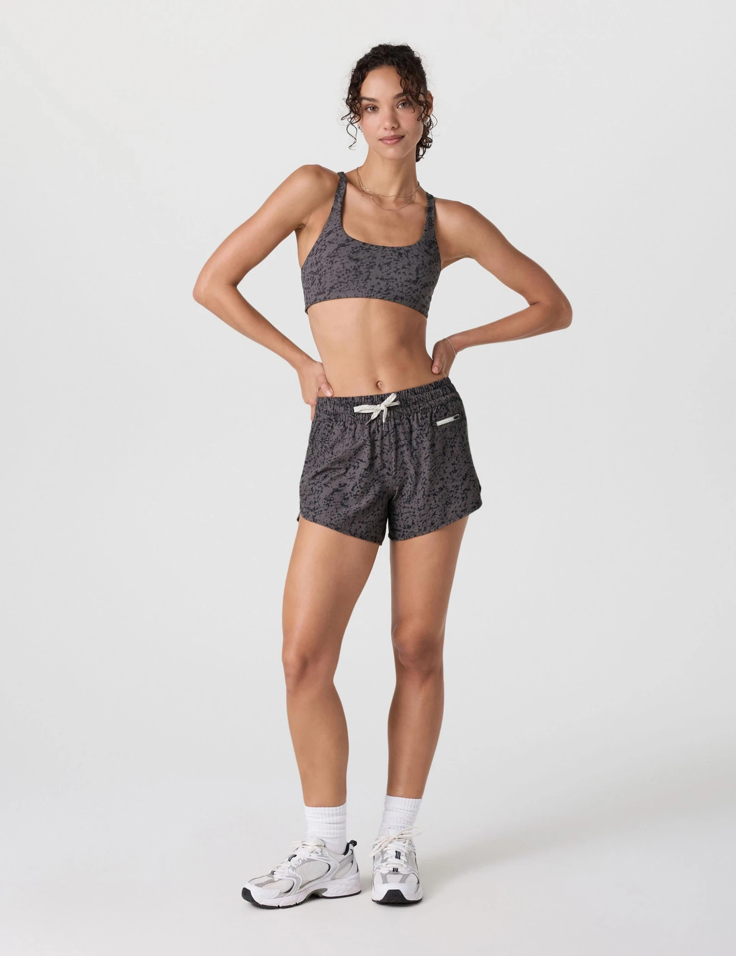 Vuori Clementine 4" Short 2.0 - Chia Stucco 9 Vuori Clementine 4" Short 2.0 - Chia Stucco - Image 7