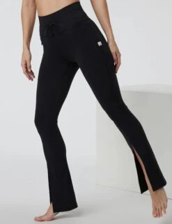 Vuori Daily Split Flare - Black -The Sports Edit Store vuori daily split flare black vw4111 blk 3