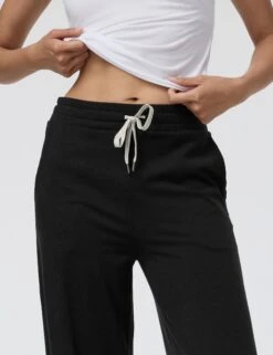 Vuori Halo Essential Wideleg - Black Heather -The Sports Edit Store vuori halo essential wideleg black heather vw4023hbk 3