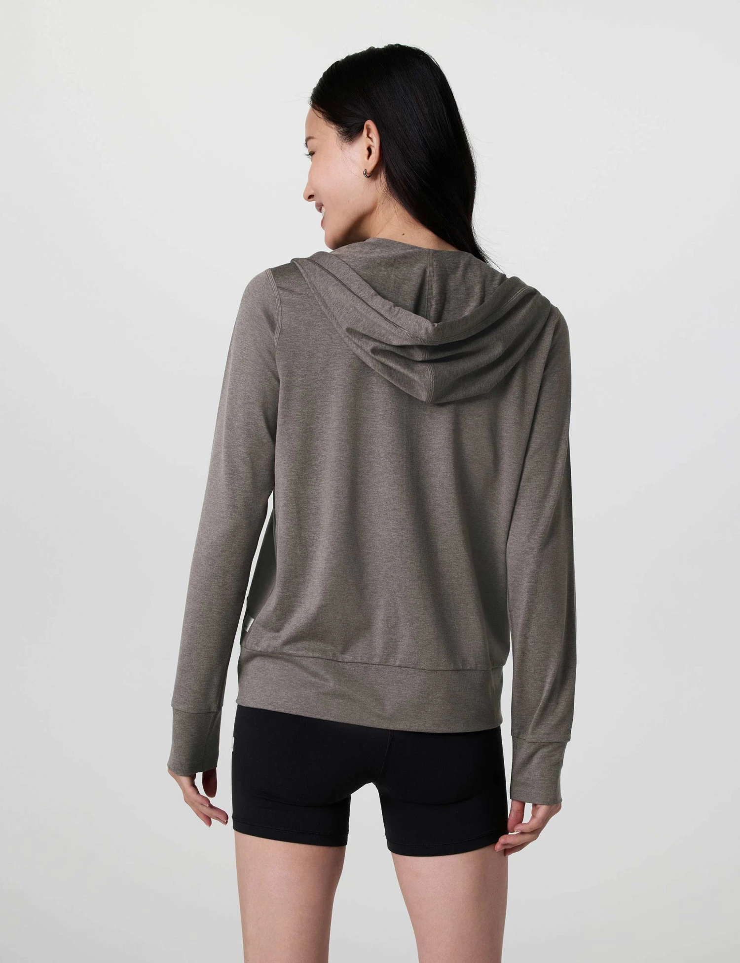 Vuori Halo Performance Hoodie 2.0 - Chia Heather 4 Vuori Halo Performance Hoodie 2.0 - Chia Heather - Image 2