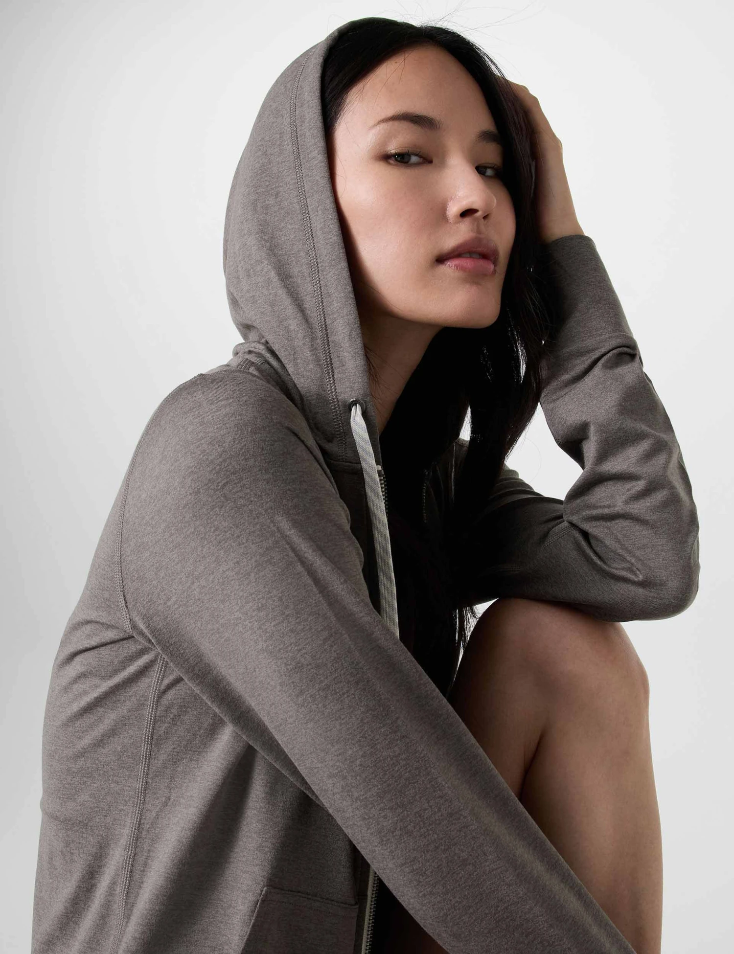 Vuori Halo Performance Hoodie 2.0 - Chia Heather 7 Vuori Halo Performance Hoodie 2.0 - Chia Heather - Image 5