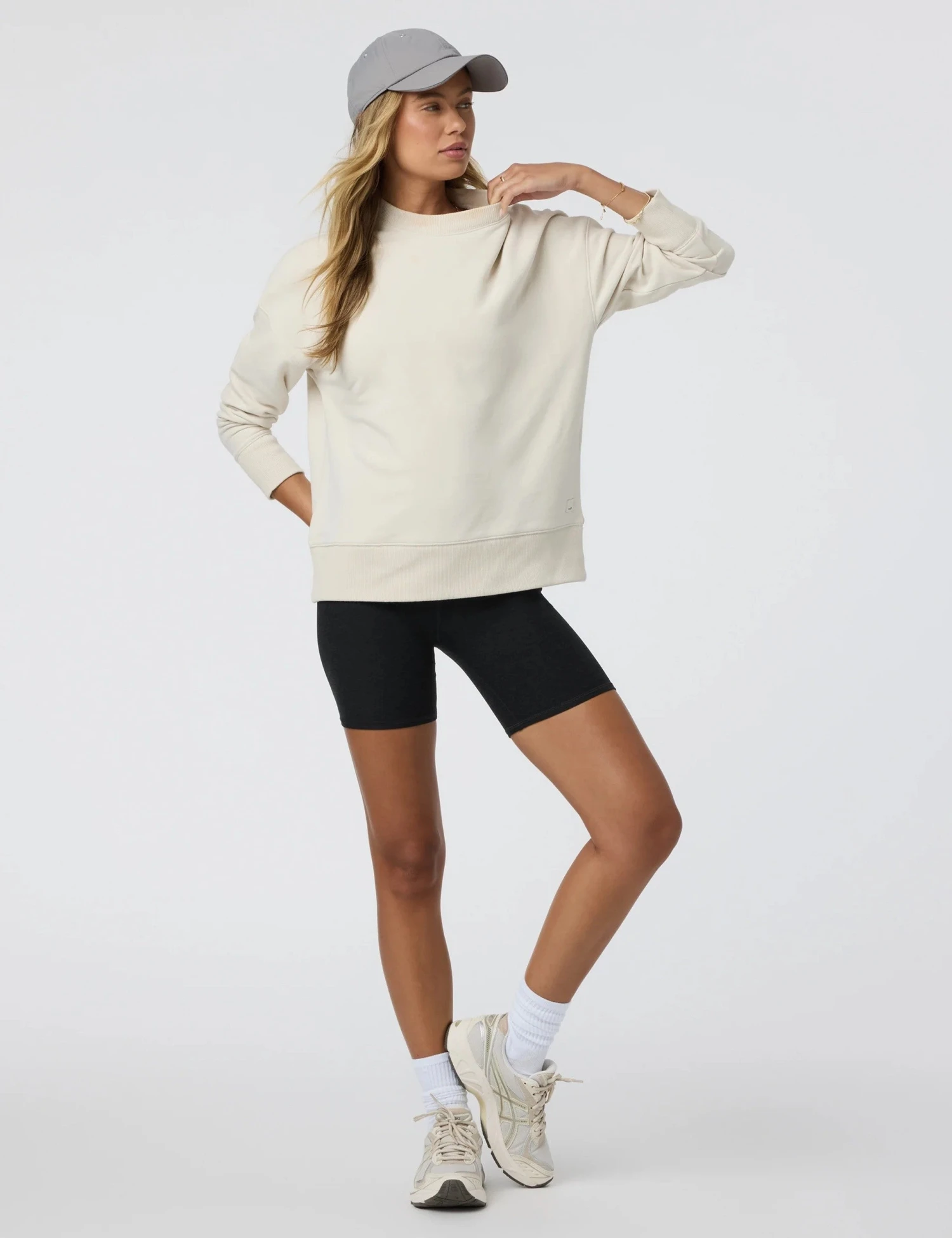 Vuori Sedona Weekender Crew - Bone 8 Vuori Sedona Weekender Crew - Bone - Image 6